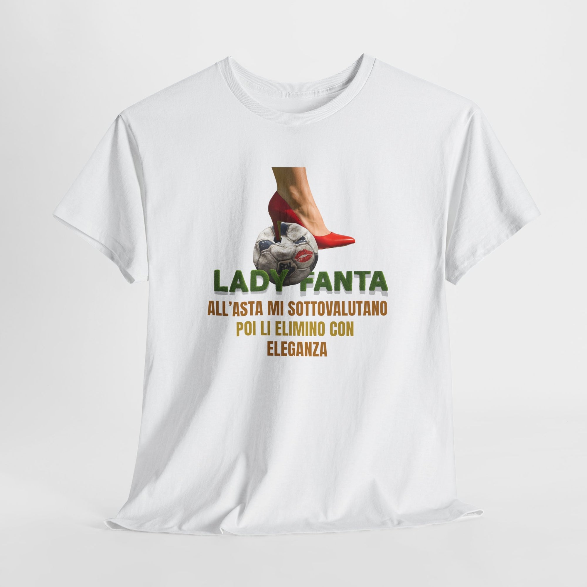 Maglietta Fantacalcio “Lady Fanta – Mi sottovalutano, poi li elimino con eleganza” – Per Fantallenatrici con Classe