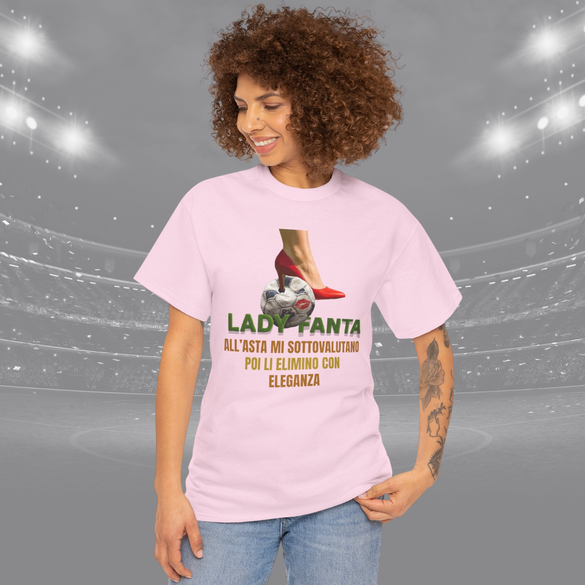 Maglietta Fantacalcio “Lady Fanta – Mi sottovalutano, poi li elimino con eleganza” – Per Fantallenatrici con Classe